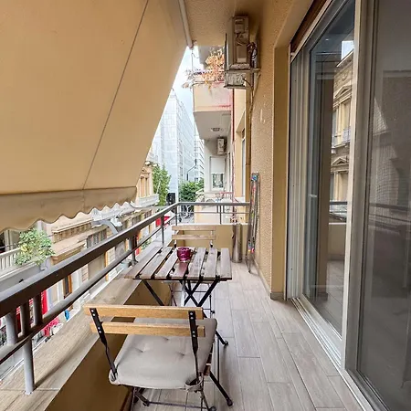 Romeo & Juliet In The Heart Of Athens